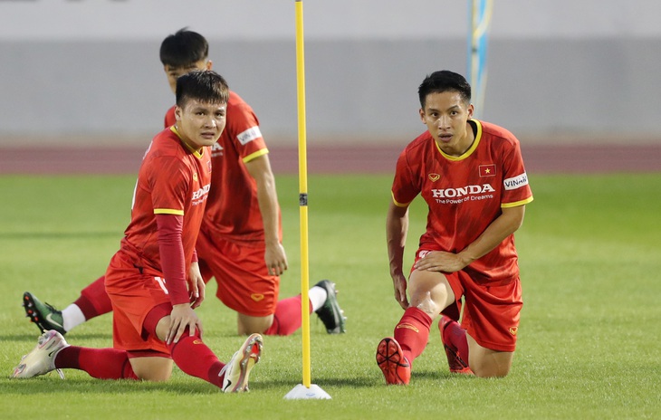 Hùng Dũng không thể sang Singapore vào ngày 1-12 - Ảnh 1.