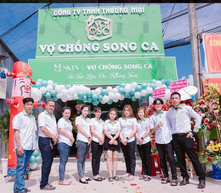 Huỳnh Thọ Hùng - Kim Cương khai trương công ty Vợ chồng song ca tại trụ sở mới - Ảnh 1.