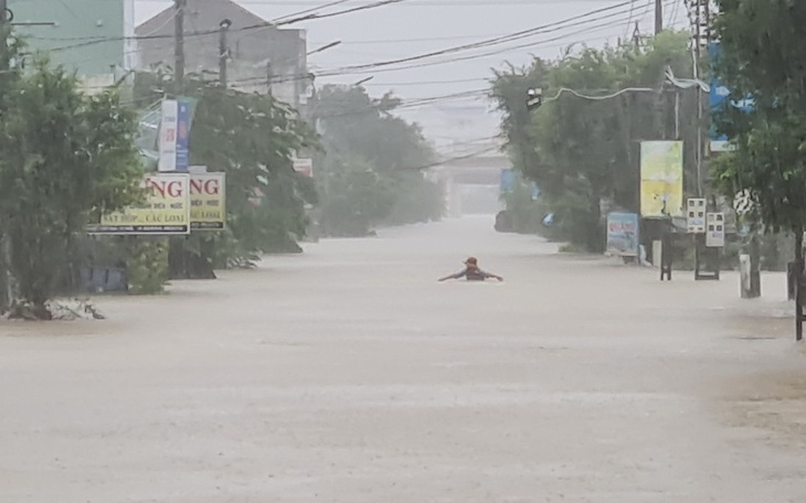 4 người chết do mưa lũ ở miền Trung - Tây Nguyên, miền Bắc đêm nay 30-11 rét sâu