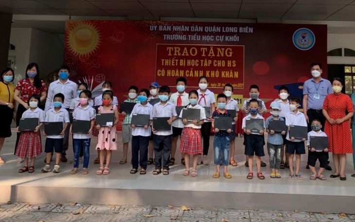 Trao nụ cười qua cơn khốn khó