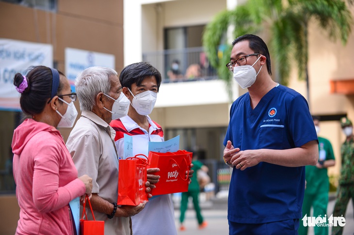 Tin sáng 9-11: Số ca mắc tăng, TP.HCM mở rộng xét nghiệm, không hạn chế đi lại - Ảnh 1.