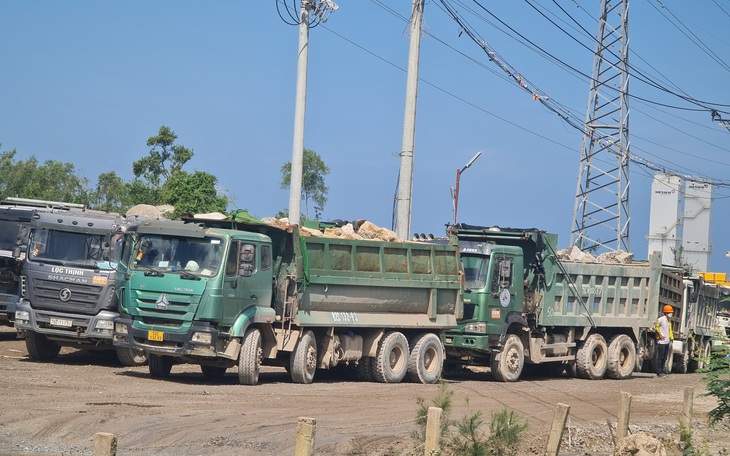 Giả danh phó trưởng phòng CSGT gạ chủ xe vi phạm chung chi