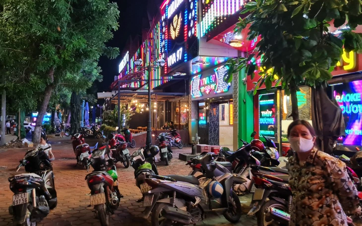 Xã nào ở Vĩnh Long tạm ngừng karaoke để học sinh tập trung ôn thi học kì - Ảnh 2.