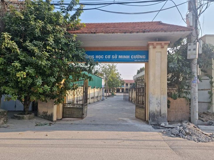 Học sinh mắc COVID-19, hai trường ở Hà Nội dừng học trực tiếp - Ảnh 1.