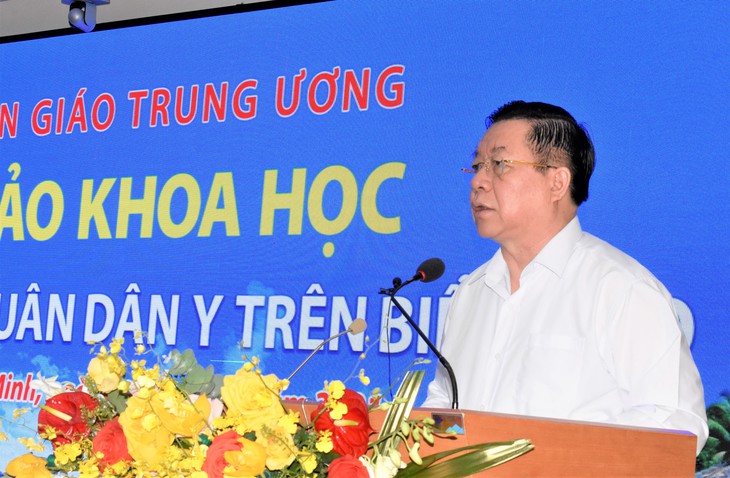 Trưởng Ban Tuyên giáo Trung ương: Xây dựng chính sách đặc thù phát triển y tế biển đảo - Ảnh 1.