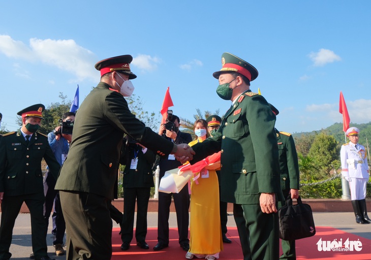 Quân đội Việt - Lào tăng cường tuần tra chung biên giới - Ảnh 1.