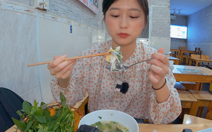 Tôi chọn đi ăn một mình nhưng tôi không cô đơn! - Ảnh 2.