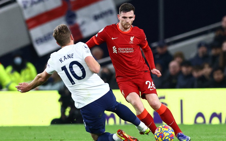 Robertson kiến tạo, ghi bàn và lãnh thẻ đỏ, Liverpool bị Tottenham cầm chân