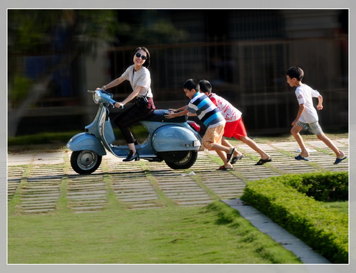 Vespa 75 năm - như một cú vù ga - Ảnh 2.