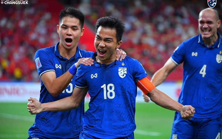 Việt Nam thua Thái Lan 0-2 ở bán kết lượt đi AFF Cup 2020