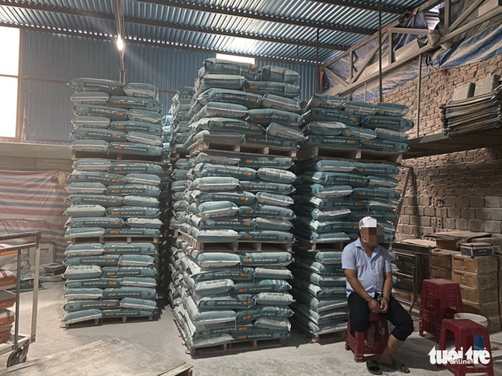 Tạm giữ 70 tấn bột trét tường giả thương hiệu Jotun, Dulux - Ảnh 2. Tạm giữ 70 tấn bột trét tường giả thương hiệu Jotun, Dulux - Ảnh 2.