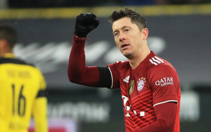 Lewandowski lập cú đúp, Bayern thắng kịch tính trận 