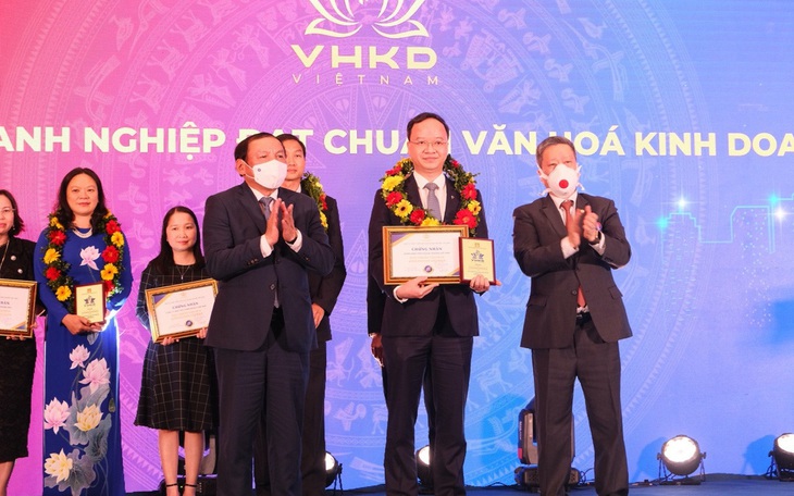 Vietcombank lọt top 10 doanh nghiệp đầu tiên đạt chuẩn văn hóa kinh doanh