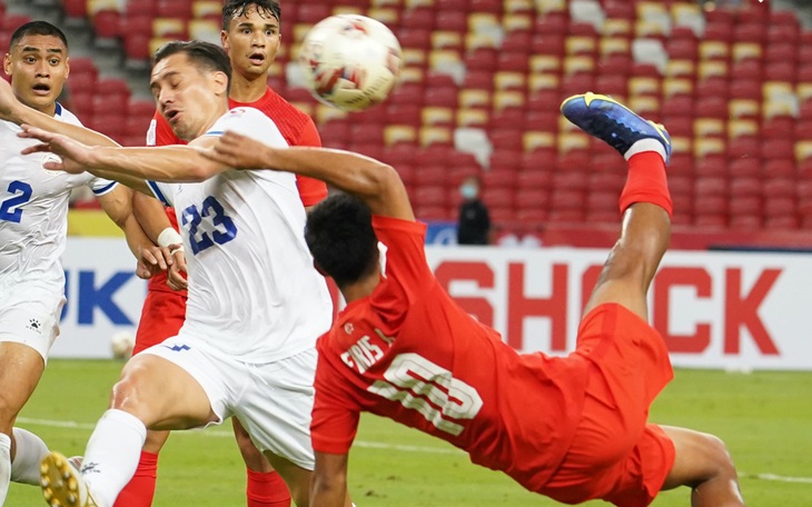 Thắng Philippines 2-1, Singapore đặt một chân vào bán kết AFF Cup 2020