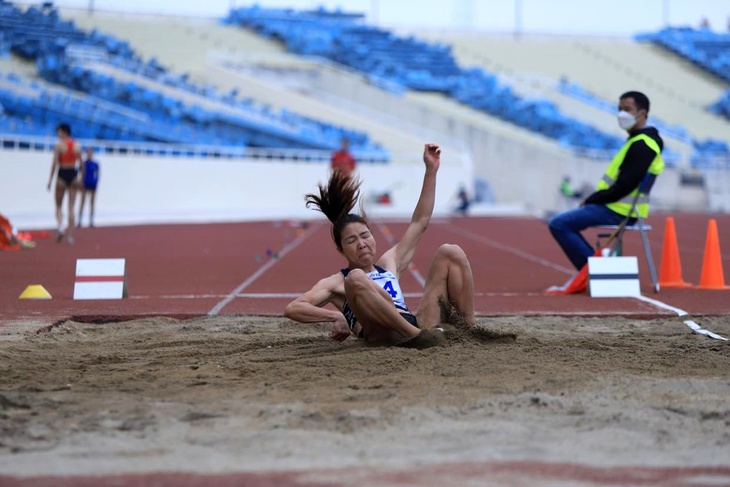 Nhà vô địch Asiad Bùi Thị Thu Thảo trở lại với huy chương vàng lấp lánh - Ảnh 3.