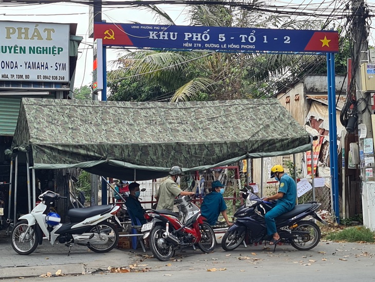 Tìm F1, F2 trong 16.000 sinh viên, hàng trăm giảng viên ở Bình Dương - Ảnh 1.