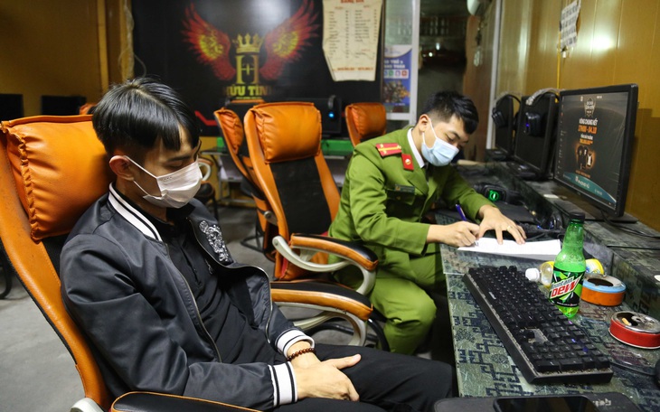 Buộc cách ly y tế trả phí đối với nhóm thanh niên chơi game 