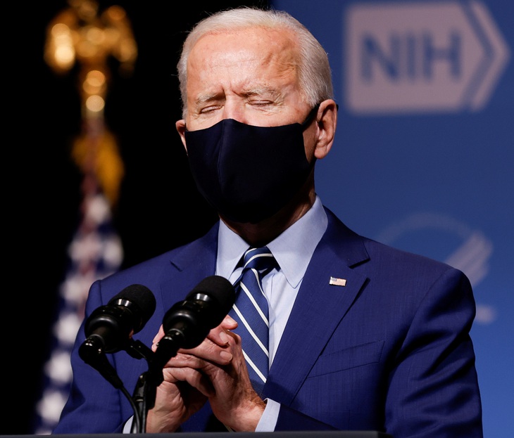 Ông Biden than nền dân chủ Mỹ mong manh sau khi ông Trump trắng án - Ảnh 1.