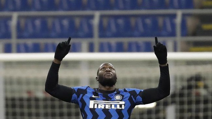 Lukaku rực sáng đưa Inter Milan lên đầu bảng - Ảnh 1.