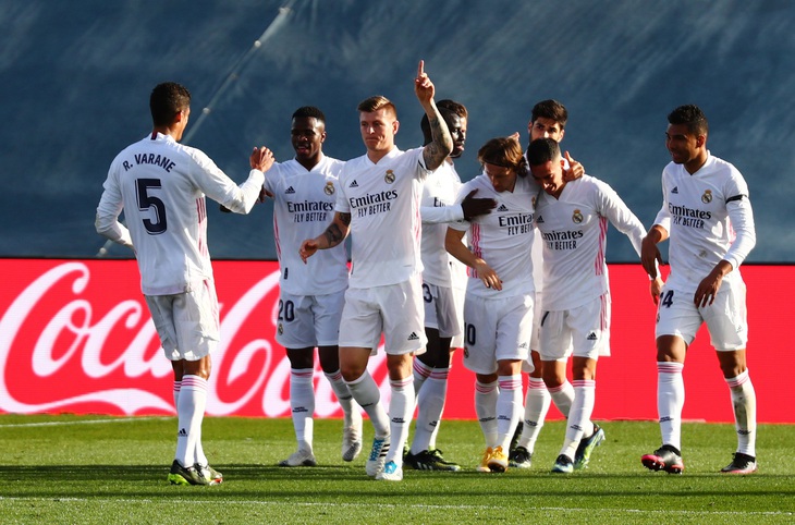 Thắng thuyết phục Valencia, Real lại vượt mặt Barca - Ảnh 1. Thắng thuyết phục Valencia, Real lại vượt mặt Barca - Ảnh 1.