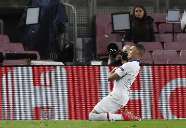 Mbappe lập hat-trick, PSG nhấn chìm Barca tại Nou Camp - Ảnh 3.