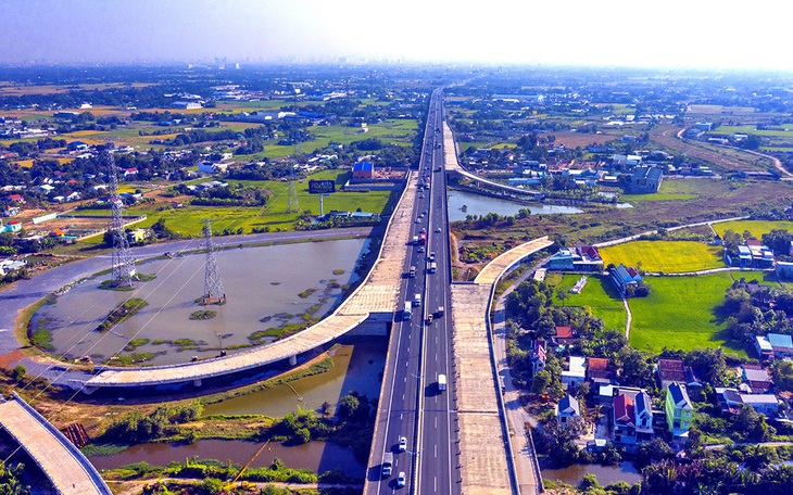 Chủ động làm đường 