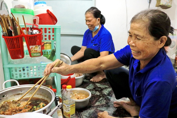 Tết ở lại với Sài Gòn, nghĩ về hạnh phúc sớm mai - Ảnh 1.