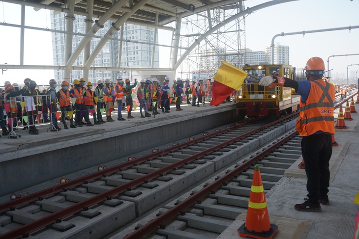 Bắt đầu kéo cáp điện cho toàn tuyến metro số 1 Bến Thành - Suối Tiên - Ảnh 2.