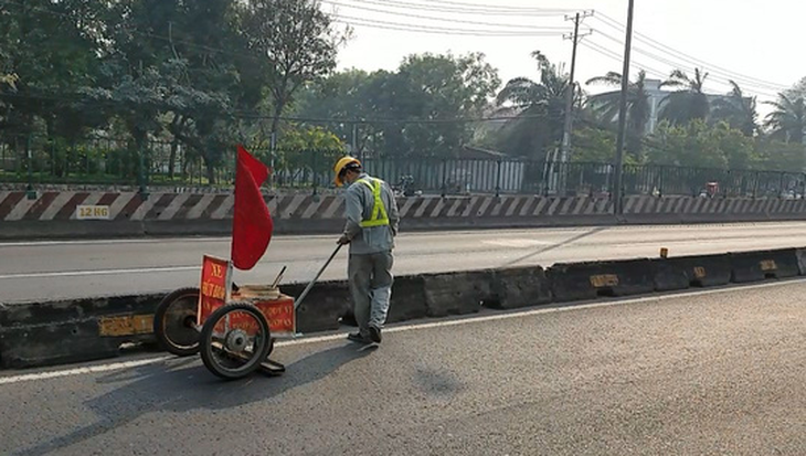 Giáp Tết, đinh hình thoi lại đầy mặt đường hướng về miền Tây - Ảnh 1.