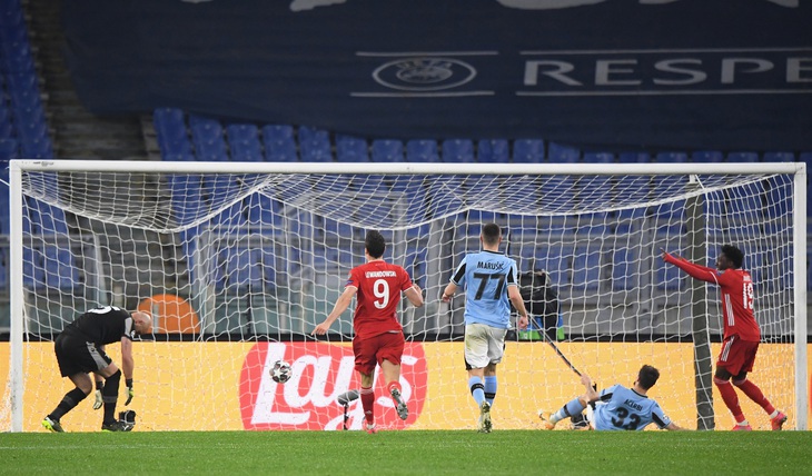 Đại thắng Lazio, Bayern Munich đặt một chân vào tứ kết Champions League - Ảnh 4.