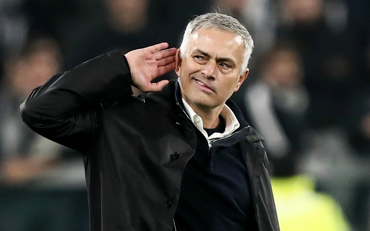 Làm sao cứu Tottenham khỏi... Mourinho?