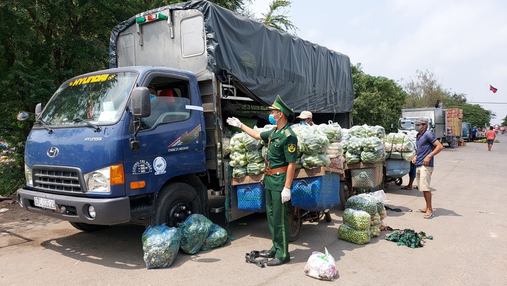 Miền Tây giăng lưới ngăn COVID-19 - Ảnh 1.