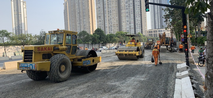 TP.HCM kiểm tra phòng dịch COVID-19 công trình giao thông làm xuyên tết - Ảnh 1.