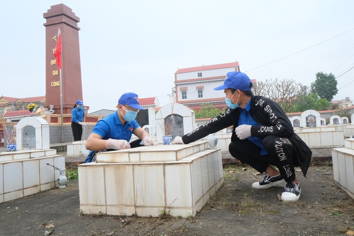 Lắp đặt tuyến đường năng lượng mặt trời trong Ngày thanh niên cùng hành động - Ảnh 4.