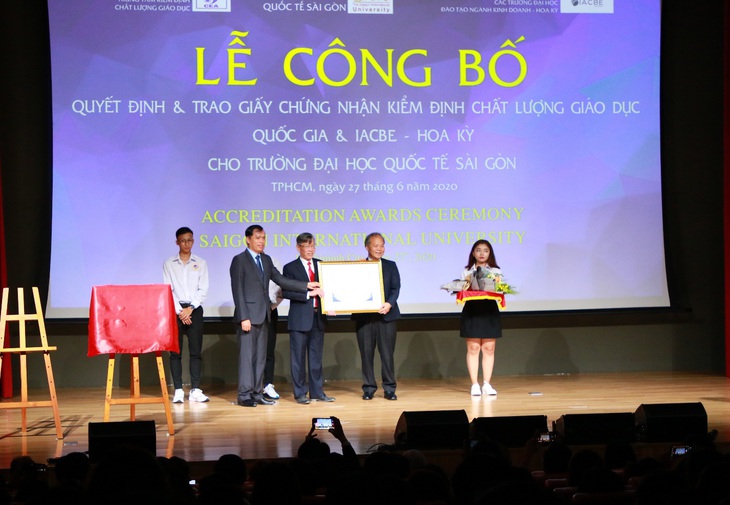 Đại học Quốc tế Sài Gòn - Những dấu ấn nổi bật năm 2020 - Ảnh 2.