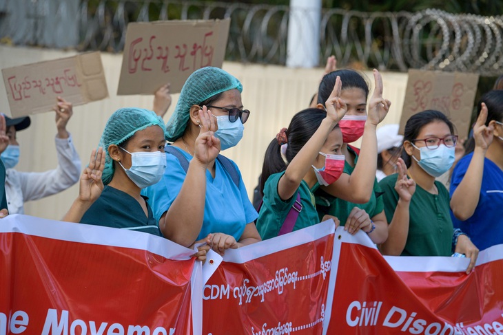 Myanmar: Sư sãi tham gia biểu tình, cảnh sát cảnh báo trấn áp - Ảnh 4.