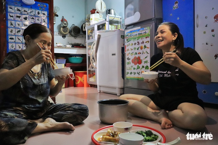 Phải hít thật sâu mới dám nói Ba mẹ ơi, năm nay con ăn Tết ở Sài Gòn - Ảnh 10.