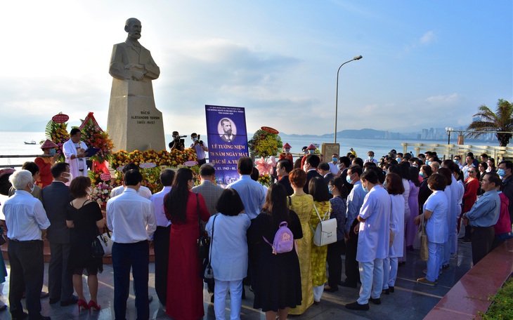 Tưởng niệm bác sĩ A. Yersin, mong sớm vượt qua đại dịch COVID-19