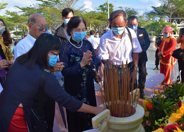 Tưởng niệm bác sĩ A. Yersin, mong sớm vượt qua đại dịch COVID-19 - Ảnh 2.