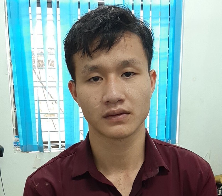 Thiếu tiền tiêu xài, nam thanh niên đâm trọng thương chủ cửa hàng điện thoại - Ảnh 2. Thiếu tiền tiêu xài, nam thanh niên đâm trọng thương chủ cửa hàng điện thoại - Ảnh 2.