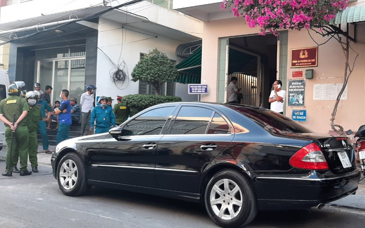 Nhóm người đi xe biển số TP.HCM 