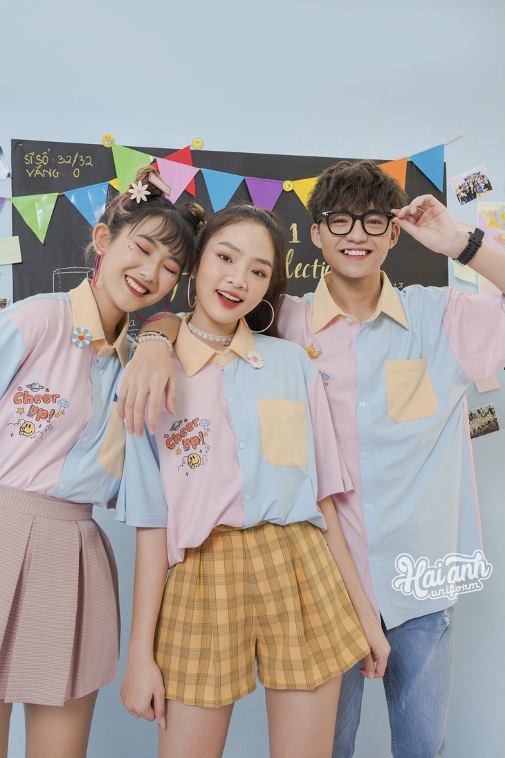 Hình ảnh Đức Phúc bất ngờ xuất hiện trong bộ sưu tập thời trang áo lớp đầu năm - Ảnh 3. Hình ảnh Đức Phúc bất ngờ xuất hiện trong bộ sưu tập thời trang áo lớp đầu năm - Ảnh 3.