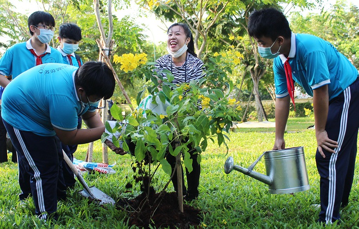 Trồng một cây xanh, gieo thêm mầm sống - Ảnh 1.