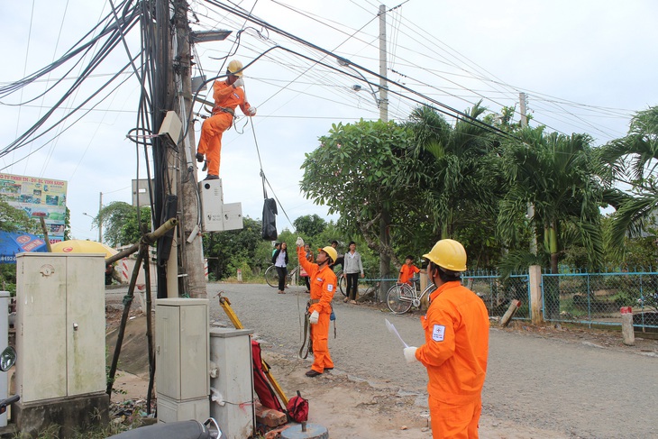 Ngành điện miền Nam khuyến cáo khách hàng sử dụng điện hiệu quả mùa nắng nóng - Ảnh 1. Ngành điện miền Nam khuyến cáo khách hàng sử dụng điện hiệu quả mùa nắng nóng - Ảnh 1.