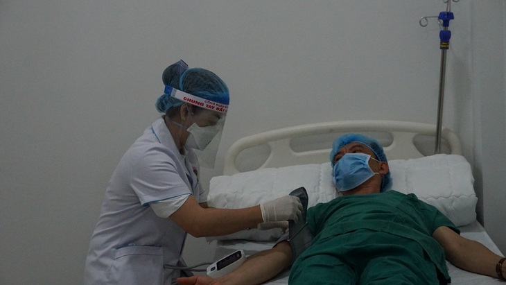 Gia Lai tiêm vắc xin COVID-19 cho nhân viên tuyến đầu chống dịch - Ảnh 5. Gia Lai tiêm vắc xin COVID-19 cho nhân viên tuyến đầu chống dịch - Ảnh 5.