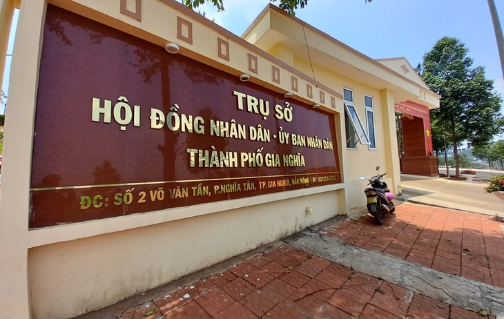 Sáp nhập trường ở Gia Nghĩa, Đắk Nông: Thừa lãnh đạo, thiếu giáo viên - Ảnh 1.