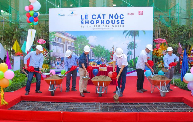 Cất nóc shophouse, diện mạo Gem Sky World thay đổi đầy sức sống - Ảnh 1.