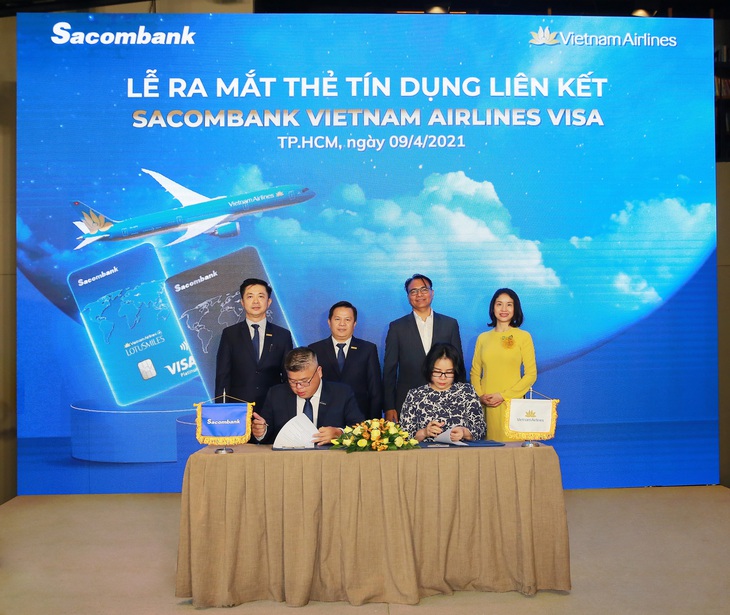 Sacombank hợp tác với Vietnam Airlines ra mắt thẻ tín dụng quốc tế - Ảnh 1.