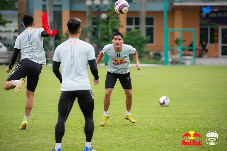 Cơ hội khai phá nội lực biến giấc mơ sân cỏ thành sự nghiệp - Ảnh 2. Cơ hội khai phá nội lực biến giấc mơ sân cỏ thành sự nghiệp - Ảnh 2.