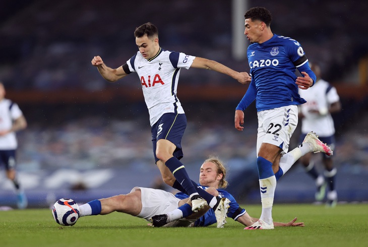 Níu chân nhau, Tottenham và Everton cùng xa top 4 - Ảnh 1.